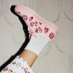 BNWT DEADSTOCK SHRIMP x CONVERSE PINK LOCUT CHUCKS